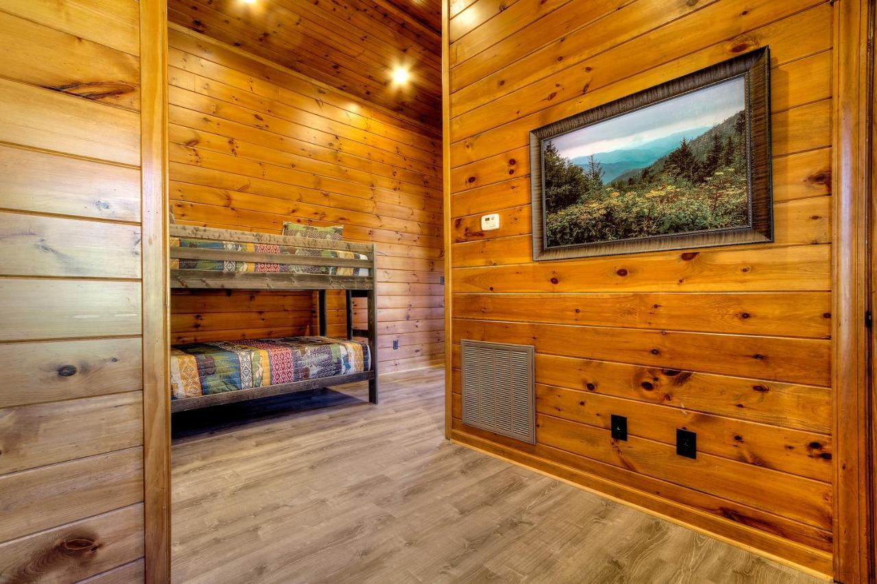Smoky Mountain Views Villa แกตลิงเบิร์ก ภายนอก รูปภาพ