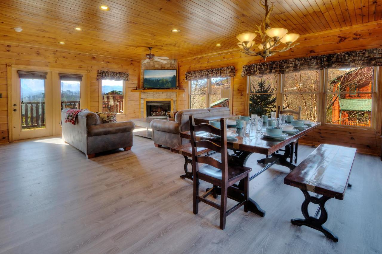 Smoky Mountain Views Villa แกตลิงเบิร์ก ภายนอก รูปภาพ