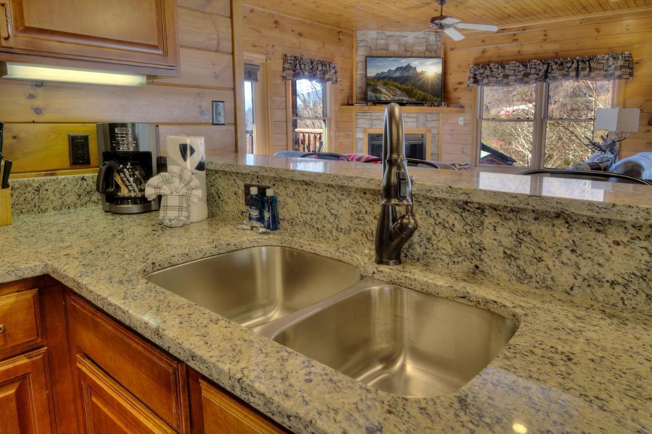Smoky Mountain Views Villa แกตลิงเบิร์ก ภายนอก รูปภาพ